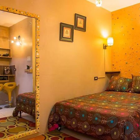 One32 Guesthouse Bejeweled Кінгстон Екстер'єр фото